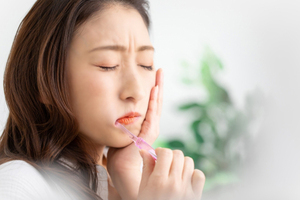歯周病で歯茎から出血。歯がぐらぐら